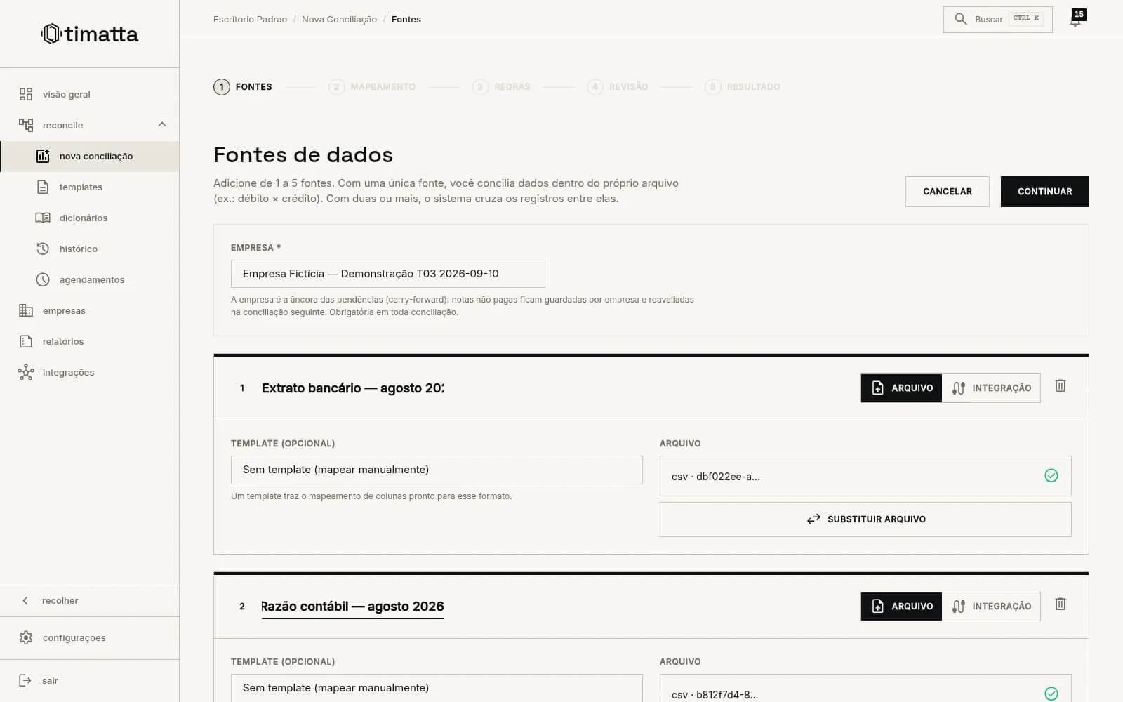 Dados fictícios na tela Fontes de dados, com empresa de demonstração e dois arquivos CSV configurados.